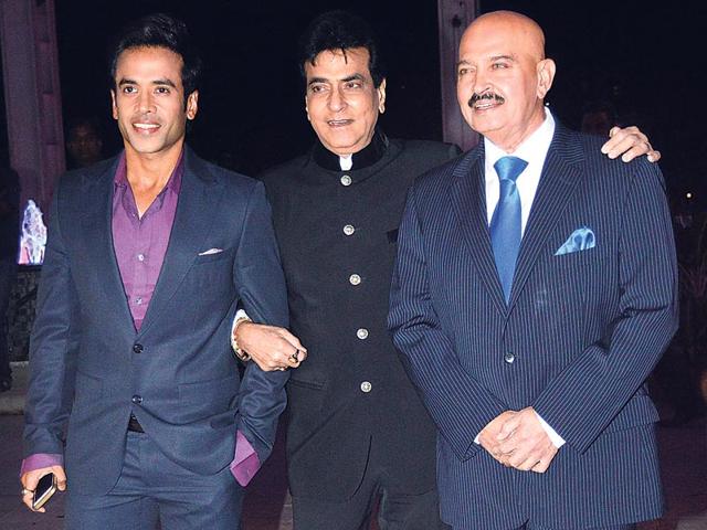 Tusshar Kapoor poses with dad Jeetendra and filmmaker Rakesh Roshan at the wedding reception of Tulsi Kumar. (Photos: Yogen Shah)