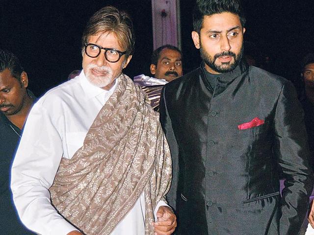 Amitabh-Bachchan-and-Abhishek-Bachchan-arrive-at-the-wedding-reception-of-Tulsi-Kumar-Photo-Yogen-Shah