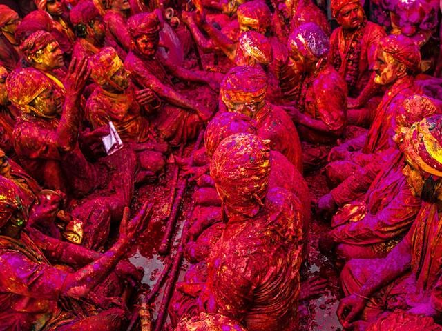 The samaj-gayan (ballad singing session) is underway at Nandgaon's temple. (Abhishek Saha/HT Photo)