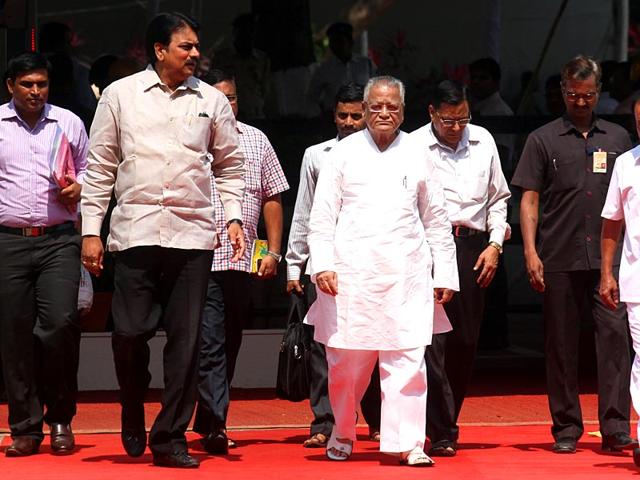 Congress-leaders-Shivajirao-Deshmukh-and-Harshavardhan-Patil-arrive-for-the-ongoing-budget-session-of-Maharashtra-legislature-at-Vidhan-Bhavan-in-Mumbai-Kunal-Patil-HT-photo