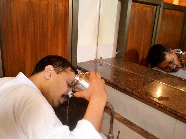 Delhi-chief-minister-Arvind-Kejriwal-s-coughing-has-reduced-by-75-a-doctor-treating-him-at-a-hospital-in-Bengaluru-says-PTI-Photo Delhi-chief-minister-Arvind-Kejriwal-s-coughing-has-reduced-by-75-a-doctor-treating-him-at-a-hospital-in-Bengaluru-says-PTI-Photo