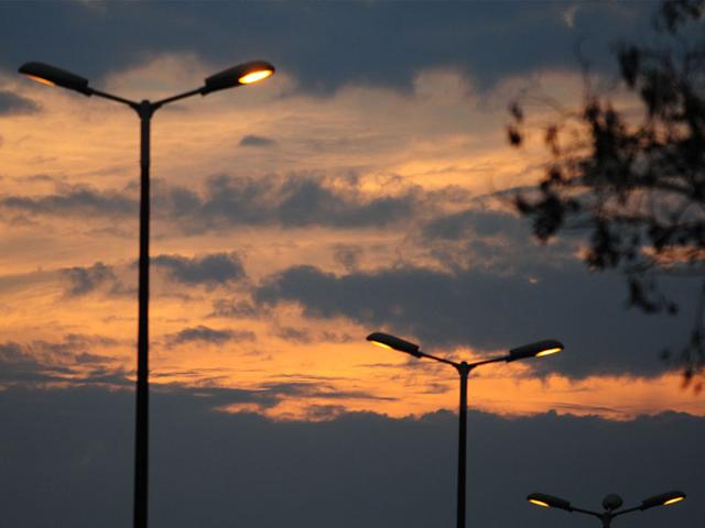 Clouds covered Bhopal sky on Thursday resulting in a dip in temperature. Some parts of the city also received mild showers. (Mujeeb Faruqui/HT photo)