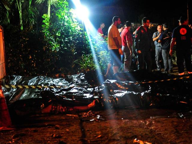 Handout-picture-released-by-Agencia-RBS-showing-the-bodies-of-victims-of-a-bus-accident-in-Campo-Alegre-state-of-Santa-Catarina-southern-Brazil-on-March-14-AFP-Photo Handout-picture-released-by-Agencia-RBS-showing-the-bodies-of-victims-of-a-bus-accident-in-Campo-Alegre-state-of-Santa-Catarina-southern-Brazil-on-March-14-AFP-Photo