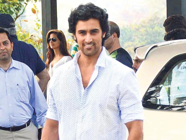 Kunal Kapoor poses for the shutterbugs at Aamir Khan's Lonavala house as everyone gears up for the star's birthday celebrations. (Photo: Yogen Shah)