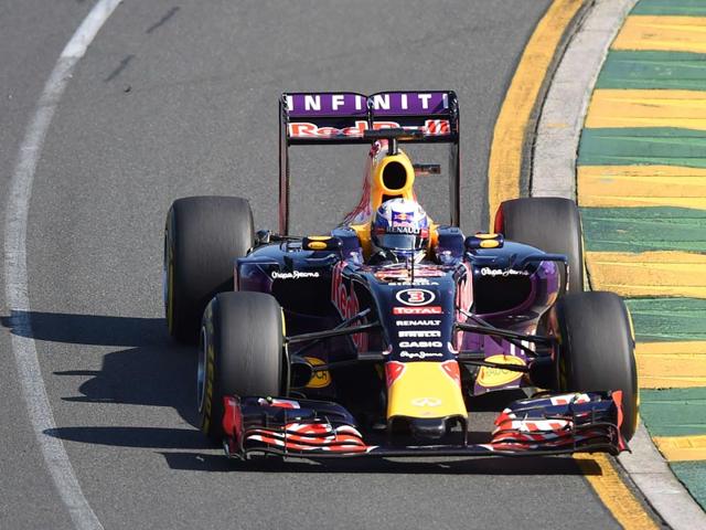 Infiniti-Red-Bull-Racing-s-Australian-driver-Daniel-Ricciardo-speeds-through-a-corner-in-front-of-Scuderia-Toro-Rosso-s-Spanish-driver-Carlos-Sainz-Jr-during-the-Formula-One-Australian-Grand-Prix-in-Melbourne-AFP-Photo Infiniti-Red-Bull-Racing-s-Australian-driver-Daniel-Ricciardo-speeds-through-a-corner-in-front-of-Scuderia-Toro-Rosso-s-Spanish-driver-Carlos-Sainz-Jr-during-the-Formula-One-Australian-Grand-Prix-in-Melbourne-AFP-Photo