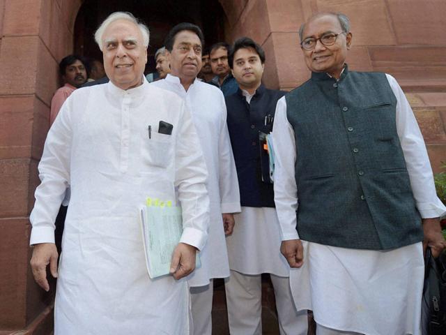 Kapil Sibal, Kamalnath, Jyotiraditya Scindia and Digvijaya Singh after meeting the PM on the issue of PEB scam, in New Delhi on Wednesday. (PTI photo)