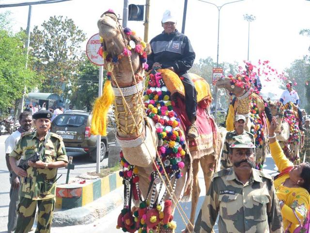The Camel Safari expedition aims to enthuse the feeling of patriotism and liking for adventure sports among the masses in Amritsar. Sameer Sehgal/HT