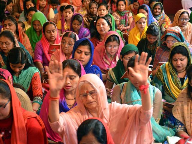 Devotees during prayers on the first day of Navratras festival at Mata Longa Wali Devi temple in Amritsar. Sameer Sehgal/HT