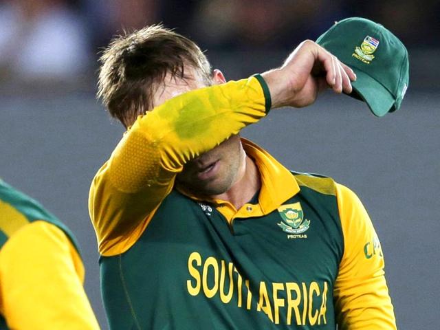 South Africa's captain AB de Villiers reacts after a failed run out attempt on New Zealand's batsman Corey Anderson during their Cricket World Cup semi-final match in Auckland, March 24, 2015. REUTERS