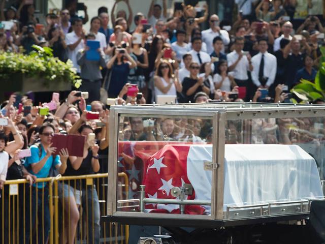 A-vigil-guard-marches-to-his-position-beside-the-coffin-of-the-late-Lee-Kuan-Yew-at-the-Parliament-House-where-he-will-lie-in-state-for-four-days-AP-photo A-vigil-guard-marches-to-his-position-beside-the-coffin-of-the-late-Lee-Kuan-Yew-at-the-Parliament-House-where-he-will-lie-in-state-for-four-days-AP-photo