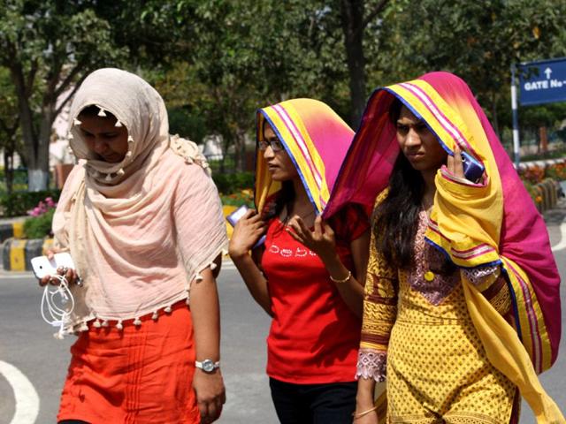 Girls cover thier faces in order to protect themselves from sunrays in Rohtak. Manoj Dhaka/HT