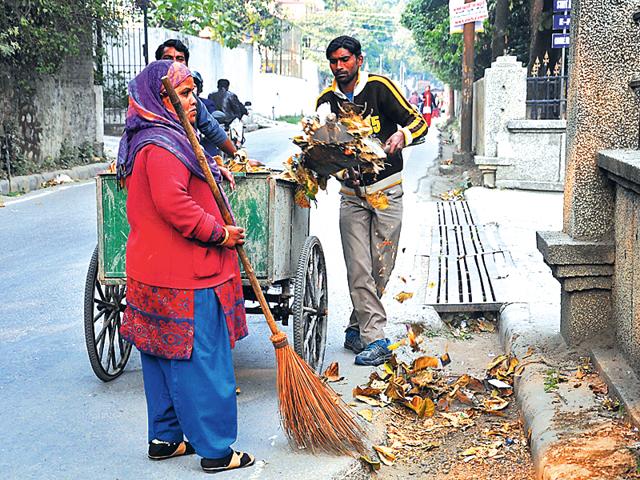 The-Dehradun-civic-body-has-only-646-permanent-sanitation-workers-apart-from-around-115-contractual-workers-HT-photo The-Dehradun-civic-body-has-only-646-permanent-sanitation-workers-apart-from-around-115-contractual-workers-HT-photo