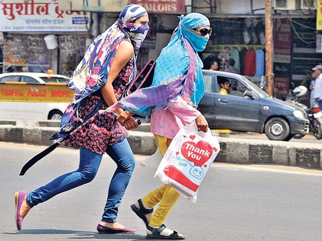 Girls use scarves to protect themselves from heat as day temperature rises in Bhopal. (Praveen Bajpai/HT photo)