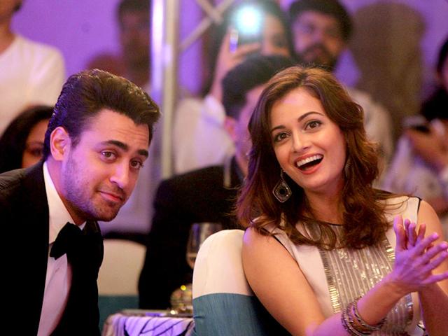Actors Imran Khan and Dia Mirza share a joke at the HT Mumbai's Most Stylish 2015 Awards in Mumbai. (HT Photo)