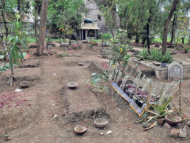 A grave matter: Illegal land deals have made Muslim burial a costly affair  | Latest News India - Hindustan Times