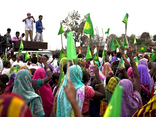 Members-of-Mahan-Sangharsh-Samiti-celebrate-Union-government-s-no-mining-decision-in-Ameliya-village-of-Singrauli-district-Photo-Greenpeace