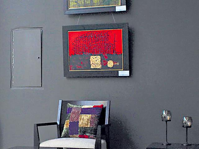 A-look-at-paintings-and-furniture-in-the-same-space A-look-at-paintings-and-furniture-in-the-same-space