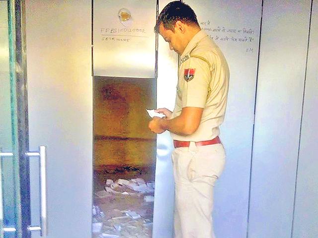 Police-inspect-the-site-from-where-an-ATM-was-hauled-away-at-Badu-town-in-Nagaur-district-HT-Photo