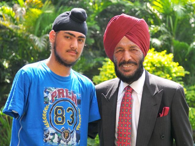 Skater-Chandeep-Singh-with-legendary-sprinter-Milkha-Singh-at-former-residence-in-Chandigarh-on-Thursday-Keshav-Singh-HT Skater-Chandeep-Singh-with-legendary-sprinter-Milkha-Singh-at-former-residence-in-Chandigarh-on-Thursday-Keshav-Singh-HT