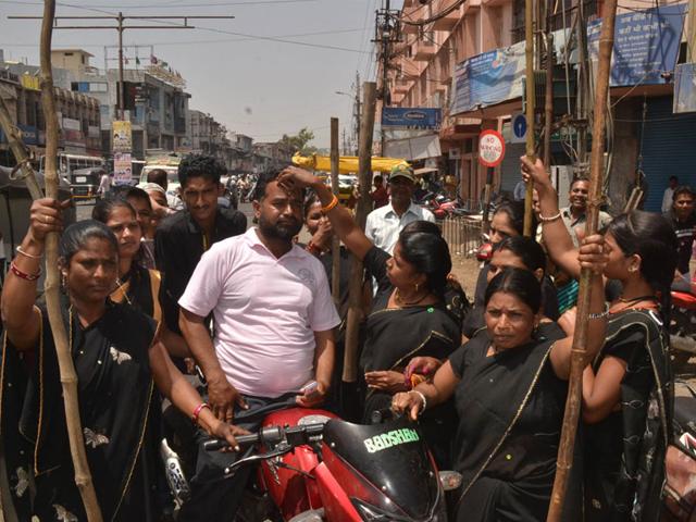 Women of Shakti Nagar in Bhopal formed a 'Kali Gang' but their 'heroics' boomeranged when police booked them on Friday. (Bidesh Manna/HT photo) 