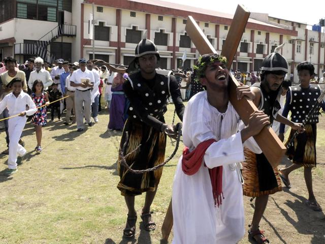 A scene of crucifixion of Jesus was enacted at Arnold's School in Indore on the occasion of Good Friday. (Shankar Mourya/HT photo) 