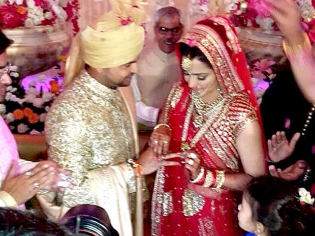Cricketer Suresh Raina tied the knot with fiancee Priyanka. Photo tweeted by Saurabh Trivedi, HT)