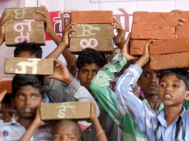 Children of brick-workers protested to get education at Azad Maidan in Mumbai. These children are denied formal education due to migration. (Kunal Patil/HT photo)