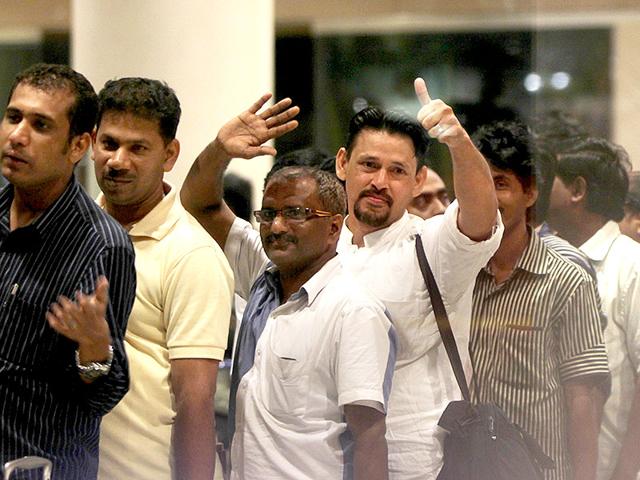 Indians evacuated from strife-torn Yemen arrived at Mumbai's Chhatrapati Shivaji International Airport. India has been evacuating its citizens from Yemen amid escalating violence in the Middle East nation. (Satish Bate/HT photo)