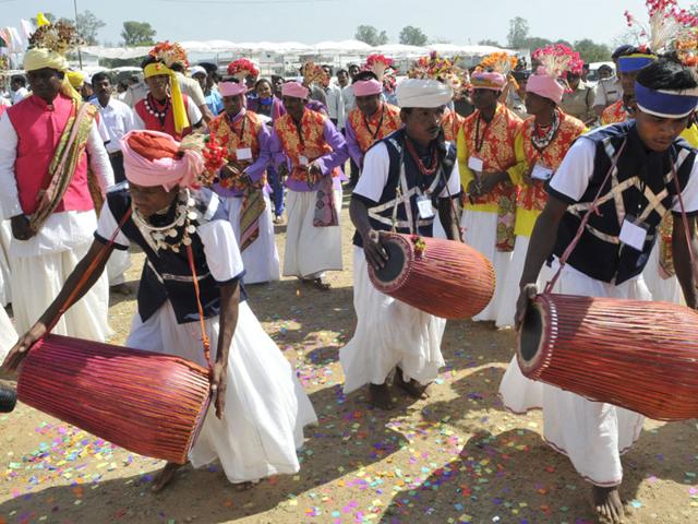 Baiga folk artists perform during two-day Baiga Olympics in Balaghat on Saturday. (Praveen Bajpai/HT photo)