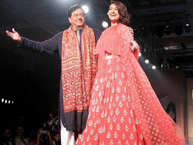 Sonakshi Sinha with father Shatrughan who made his ramp debut with Mijwan. (Yogen Shah/HT photo)