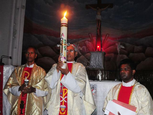 Archbishop of Bhopal Leo Cornelio leads Easter mass at St. Francis Cathedral in Bhopal on Saturday night. (Mujeeb Faruqui/HT photo)