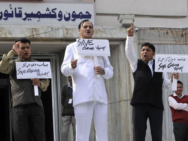 Opposition MLA's protesting outside the assembly over flood issue in Jammu. Nitin Kanotra/HT