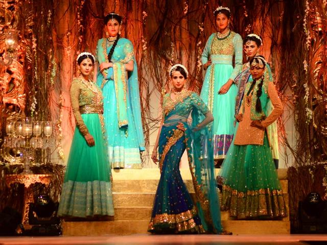 Wedding Fair 2015: These bridal ensembles will make you go weak in your  knees | Hindustan Times