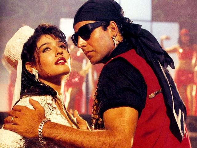 All-that-swag-Akshay-Kumar-and-Raveena-Tandon-in-Tu-Cheez-Badi-Hai-Mast-Mast