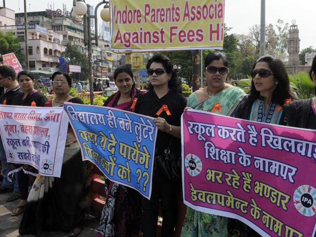 Members of Indore Parents Association in Indore staged a protest on Sunday against alleged arbitrary hike of school fee. (Shankar Mourya/HT photo)
