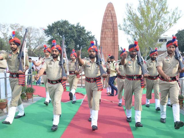 Dyer who appeared before the Hunter Comission, an inquiry committee, said he had indeed not issued a warning before the shooting and that he felt an obligation to continue firing till the crowd dispersed. Sameer Sehgal/HT