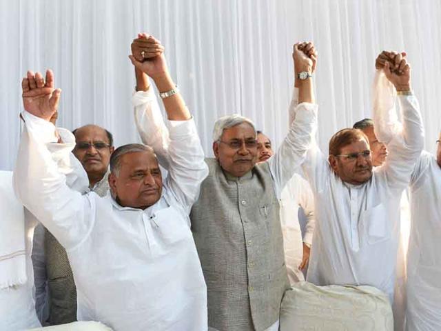 Samajwadi-Party-chief-Mulayam-Singh-with-RJD-supremo-Lalu-Prasad-JDS-chief-HD-Deve-Gowda-and-JD-U-chief-Sharad-Yadav-share-the-dais-at-Jantar-Mantar-in-New-Delhi-PTI-Photo