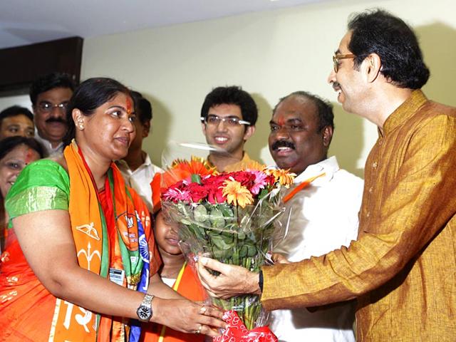 Trupti Sawant, widow of Sena MLA Bala Sawant, defeated Congress heavyweight Narayan Rane in Bandra (East) bypoll. (Kalpak Pathak/HT photo)
