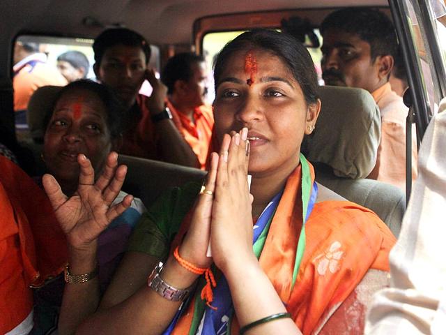 Trupti Sawant, widow of Sena MLA Bala Sawant, defeated Congress heavyweight Narayan Rane in the Bandra (East) bypoll. (Kalpak Pathak/HT photo)
