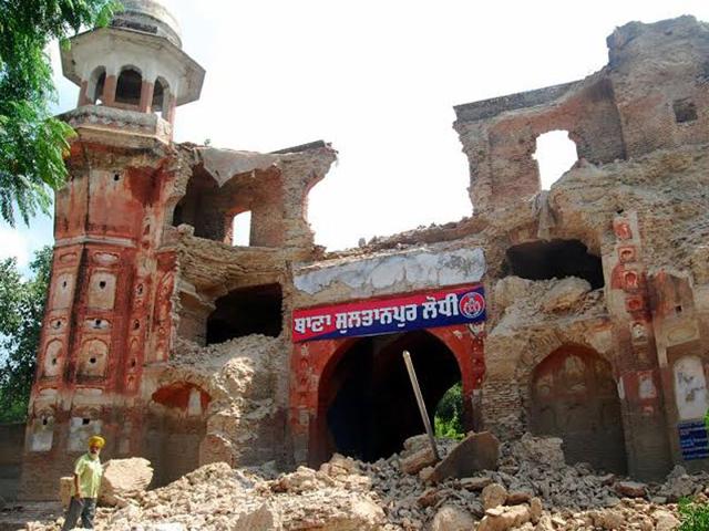 Situated in Sultanpur Lodhi, which is 35kms from Amritsar, is Qila Sarai Khas which was built by Sultan Khan Lodhi in the 12th century.HT/Photo Situated in Sultanpur Lodhi, which is 35kms from Amritsar, is Qila Sarai Khas which was built by Sultan Khan Lodhi in the 12th century.HT/Photo