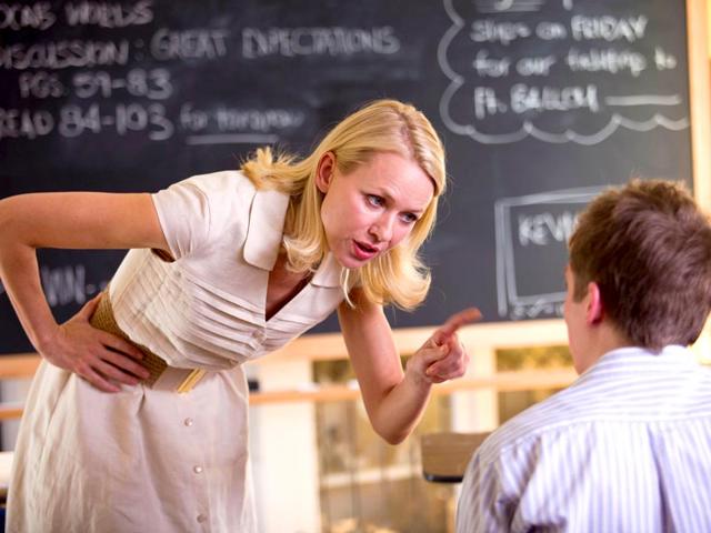 Naomi-Watts-in-a-stoll-from-Movie-43