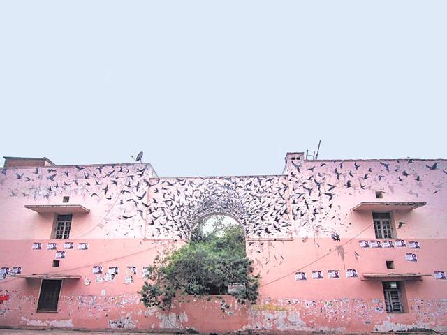 DALeast, China: Through this artwork, DALeast expresses the most intense and true characteristic of India. He depicts a fast-paced and continuous flow of things that tend to work and find order even in chaos. He has used the architecture of a building in Lodhi Colony to catalyse this concept, depicting the speed and the energy that moves with birds. DALeast, China: Through this artwork, DALeast expresses the most intense and true characteristic of India. He depicts a fast-paced and continuous flow of things that tend to work and find order even in chaos. He has used the architecture of a building in Lodhi Colony to catalyse this concept, depicting the speed and the energy that moves with birds.