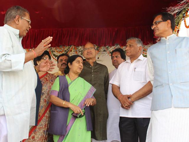 Union ministers Sushma Swaraj and VK Singh along with CM Shivraj Singh Chouhan at the venue of international Hindi conference, in Bhopal on Saturday. (HT photo) Union ministers Sushma Swaraj and VK Singh along with CM Shivraj Singh Chouhan at the venue of international Hindi conference, in Bhopal on Saturday. (HT photo)