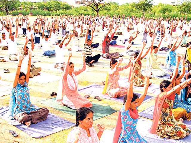 Government-plans-to-train-some-police-personnel-in-yoga-for-the-International-Yoga-Day-on-June-21-before-the-full-fledged-training-starts-HT-Photo Government-plans-to-train-some-police-personnel-in-yoga-for-the-International-Yoga-Day-on-June-21-before-the-full-fledged-training-starts-HT-Photo