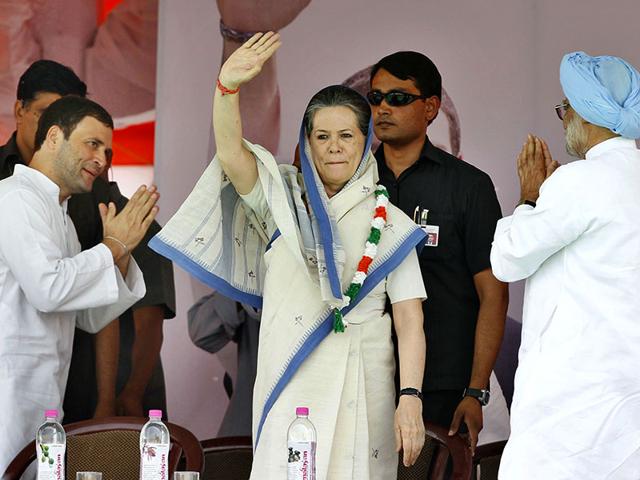 Congress-president-Sonia-Gandhi-vice-president-Rahul-Gandhi-and-former-Prime-Minister-Manmohan-Singh-during-the-farmers-rally-at-Ramlila-Maidan-in-New-Delhi--Ajay-Aggarwal-HT-Photo