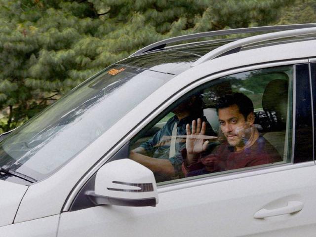 Salman-Khan-waves-to-fans-while-he-is-shooting-in-the-valley-for-his-movie-Bajrangi-Bhaijaan-in-Pahalgam-on-Sunday-PTI-Photo Salman-Khan-waves-to-fans-while-he-is-shooting-in-the-valley-for-his-movie-Bajrangi-Bhaijaan-in-Pahalgam-on-Sunday-PTI-Photo