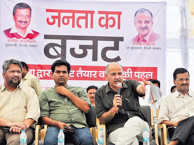 Dy-CM-Manish-Sisodia-CM-Arvind-Kejriwal-and-others-interact-with-residents-in-east-Vinod-Nagar-on-Sunday-Sushil-Kumar-HT Dy-CM-Manish-Sisodia-CM-Arvind-Kejriwal-and-others-interact-with-residents-in-east-Vinod-Nagar-on-Sunday-Sushil-Kumar-HT
