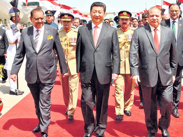 Chinese-President-Xi-Jinping-C-walks-with-his-Pakistani-counterpart-Mamnoon-Hussain-L-and-Prime-Minister-Nawaz-Sharif-R-upon-his-arrival-at-Nur-Khan-air-base-in-Rawalpindi-According-to-reports-Pakistan-and-China-would-launch-a-joint-think-tank-named-Research-and-Development-International-RANDI-AFP-Photo