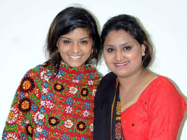 After Patakka Guddi Nooran Sisters Gear Up For New Sufi Album Hindustan Times Patakha guddi lyrics from highway: patakka guddi nooran sisters gear