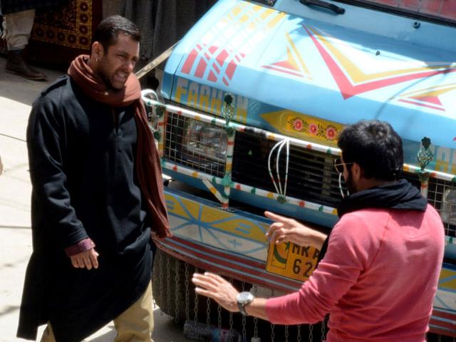 Salman-Khan-on-the-sets-of-his-upcoming-film-Bajrangi-Bhaijaan-at-Aishmuqam-in-Anantnag-district-of-Jammu-and-Kashmir-on-April-23-2015-Photo-IANS Salman-Khan-on-the-sets-of-his-upcoming-film-Bajrangi-Bhaijaan-at-Aishmuqam-in-Anantnag-district-of-Jammu-and-Kashmir-on-April-23-2015-Photo-IANS